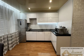 2-к. квартира, 43 м², 1/9 эт.