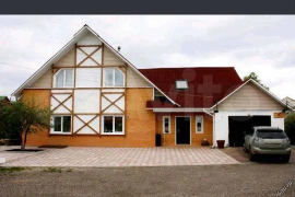 Коттедж 220 м² на участке 12 сот.