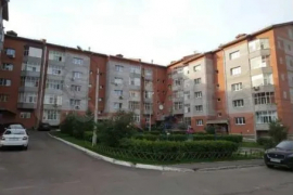 Доля в 3-к. квартире, 107 м², 1/5 эт.