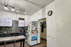 2-к. квартира, 63 м², 1/25 эт.