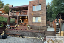 Коттедж 160 м² на участке 7 сот.