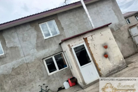 Дом 180 м² на участке 4 сот.