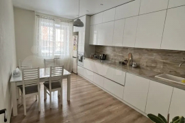 3-к. квартира, 87 м², 1/5 эт.