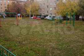 Доля в 4-к. квартире, 42 м², 1/5 эт.