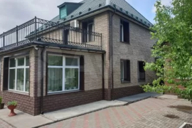 Дом 447 м² на участке 23 сот.