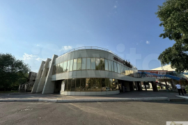 Здание, 2200 м²