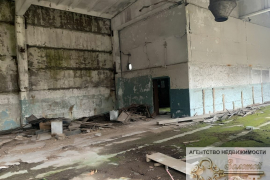 Здание, 2 761 м²