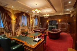 Здание, 1973 м²